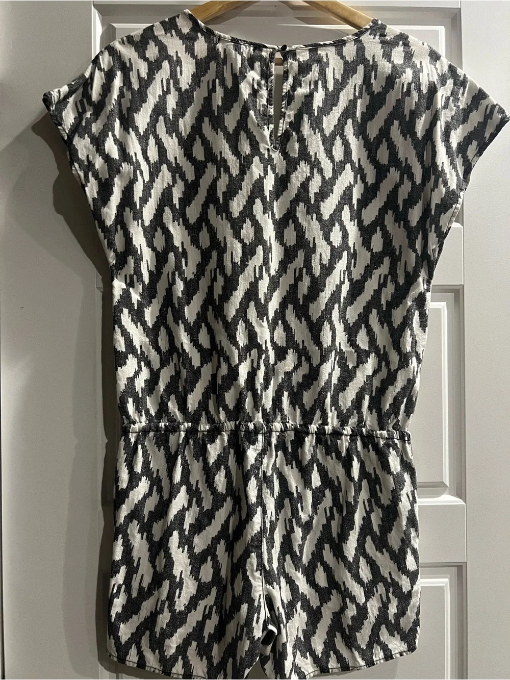J.Crew Black White Ikat Print Linen Lyocell Romper XXS Pockets Summer Vacation